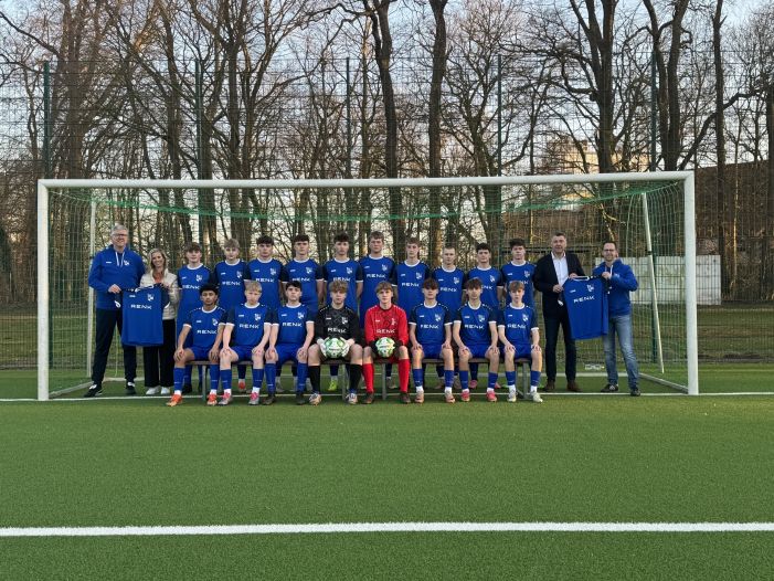 Unsere B1 freut sich über die neuen Trikots