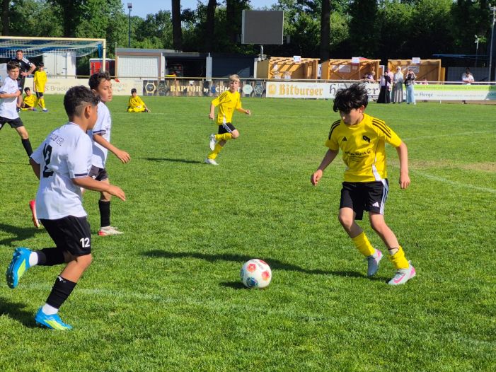 Bild Spielszene Finale: Klare Angelegenheit im Endspiel: Der SC Verl dominierte das Finale und setzte sich souverän gegen den SC Lüstringen durch.