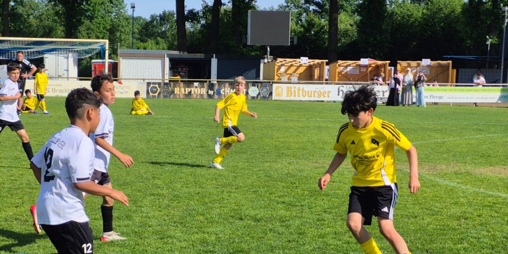 Bild Spielszene Finale: Klare Angelegenheit im Endspiel: Der SC Verl dominierte das Finale und setzte sich souverän gegen den SC Lüstringen durch.