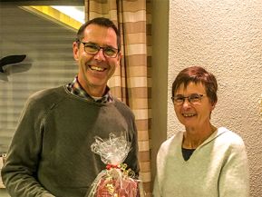 Eddy Tepe mit Präsent verabschiedet