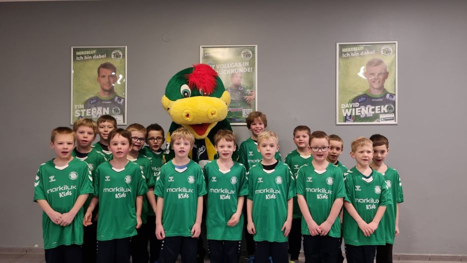 F3: Einlaufkinder beim Bunadesliga Handball Spiel TV Emsdetten gegen LiT 1912 II aus Lübbecke