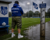 Dann erscheint endlich Trainer Sascha Bernsmeier am Spielfeldrand.